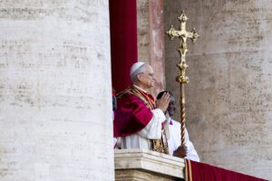 Un Leone guiderà la Chiesa. Prevost, il primo yankee: «La pace sia con tutti voi». Sarà un altro Francesco?