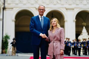 Merz per ora depone le armi. «Soldati al fronte? È presto. L’Italia è partner essenziale»