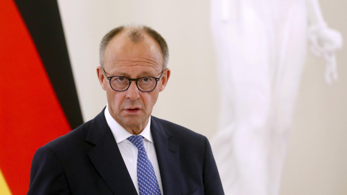 Il bellicismo di Merz fa arrabbiare pure il suo governo
