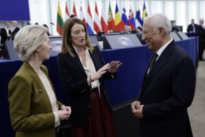 Von der Leyen e soci sempre sui jet. Il verde vale solo per i «poveracci»