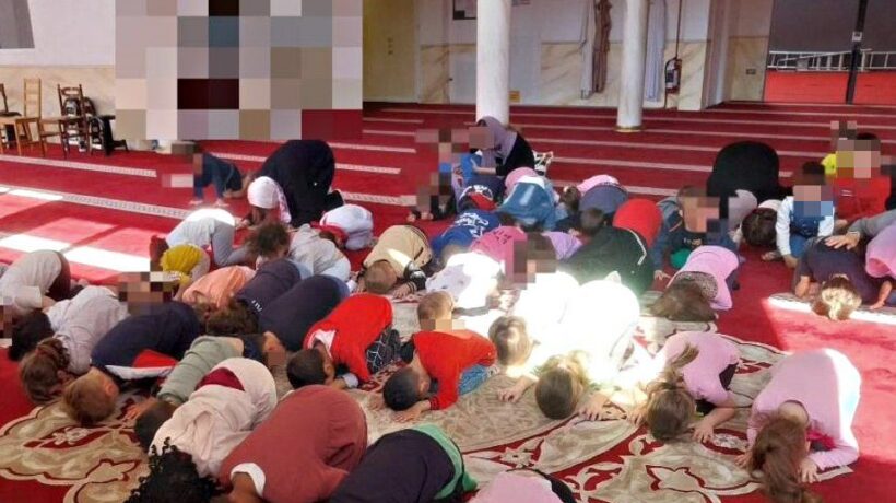 Crescono le violenze degli stranieri ma i bimbi vanno a lezione dall’imam