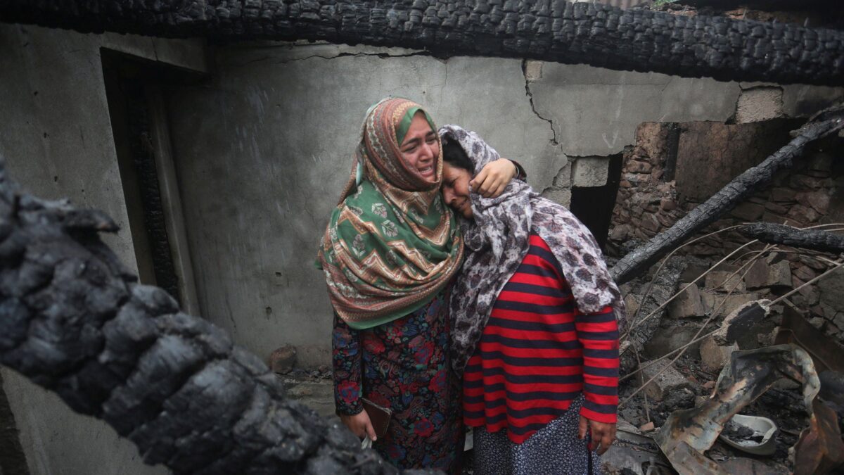 Il Pakistan attacca il Kashmir. Morti soldati e civili indiani Modi: «L’allarme è massimo»