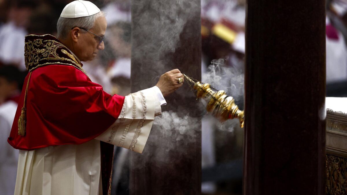Con Leone il Vaticano torna centrale. Tutte le strade della pace portano qui