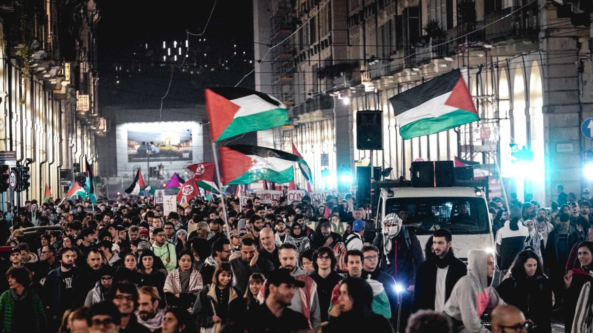 L’antisemitismo social arma i folli