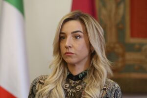 Silvia Salis candidata double face: «Si era già offerta al centrodestra»