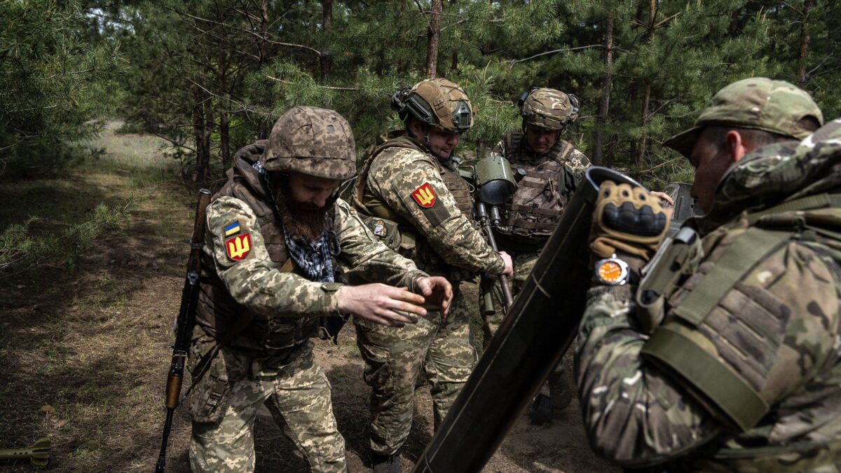 La stampa con l’elmetto cerca ancora il massacro in Ucraina