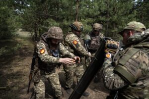 La stampa con l’elmetto cerca ancora il massacro in Ucraina