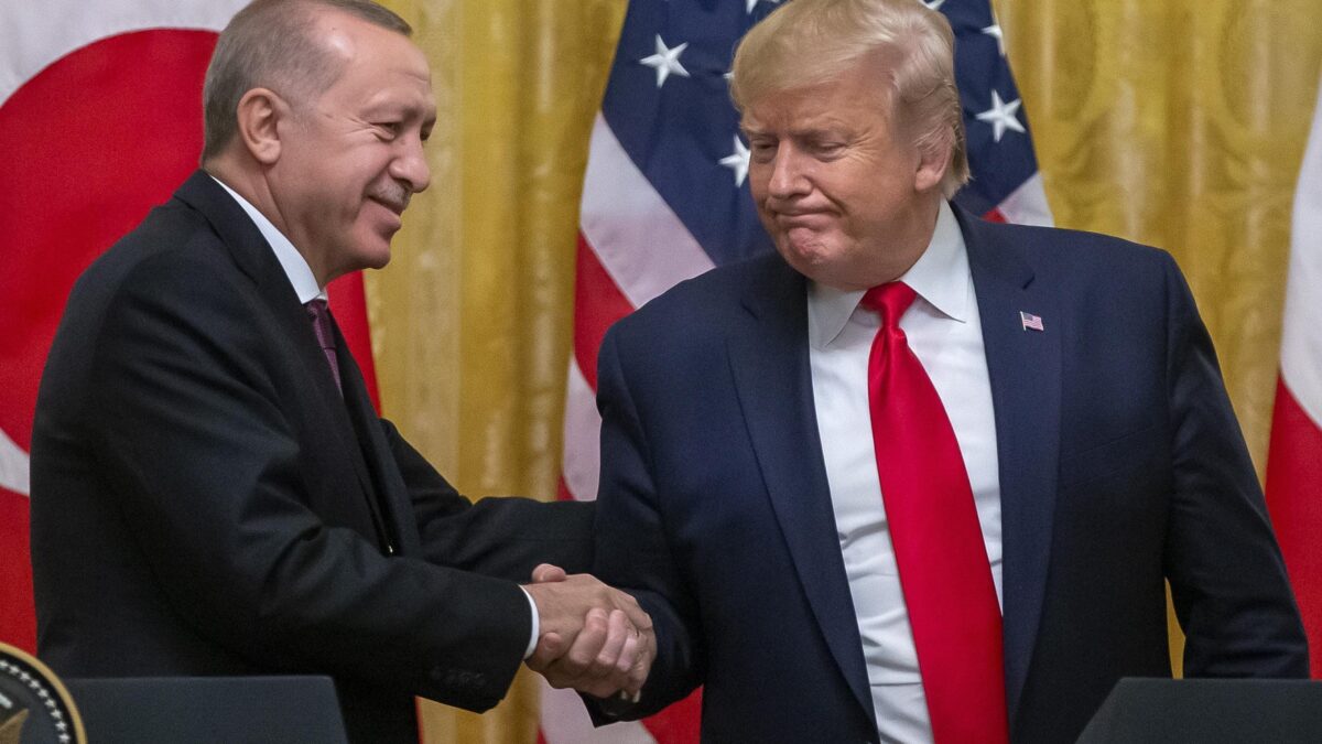 Trump sente Erdogan: «Kiev guerra ridicola, collaboriamo per mettervi fine»