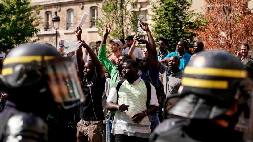Gli immigrati devastano la Francia. L’accoglienza si mangia il 3,4% di Pil