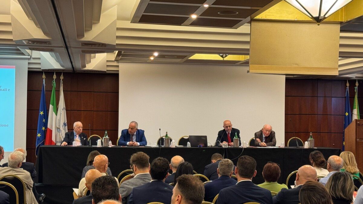 Sindaci contro la burocrazia: «Norme troppo complesse, servono riforme»