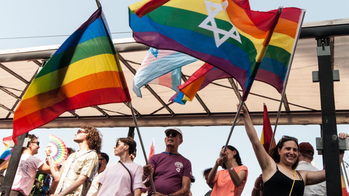 Sinistra in panne sulla giostrina Lgbt: «brigata» ebraica insultata al gay pride