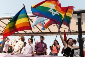 Sinistra in panne sulla giostrina Lgbt: «brigata» ebraica insultata al gay pride