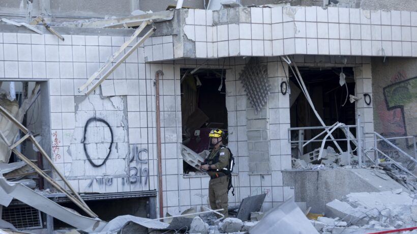 I missili bucano le difese di Israele. L’esercito: «Sarà una guerra lunga»