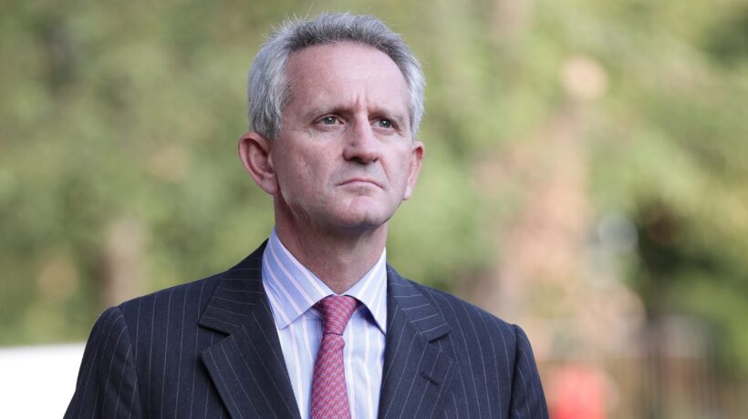 Mediobanca, caos di esposti e querele. Ma all’assemblea sarà un testa a testa