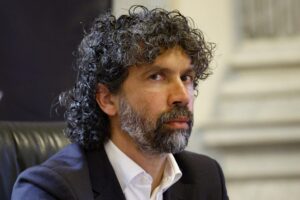 «Case ai migranti in barba alle graduatorie»
