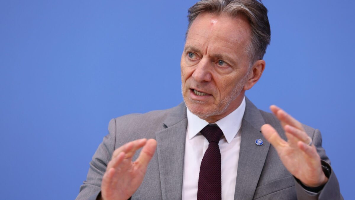 Tedeschi perseguitati se dissentono. Ma la «democratica» Ue fischietta