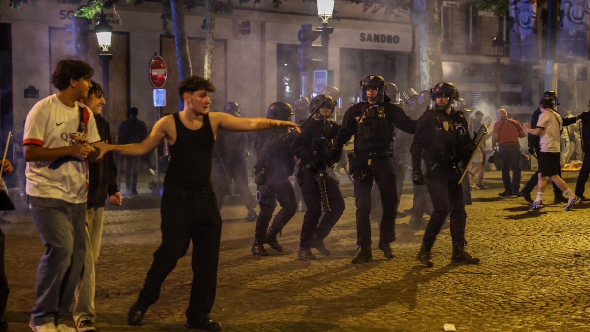A Parigi morti e feriti per una partita. Ma le banlieue sono già a casa nostra