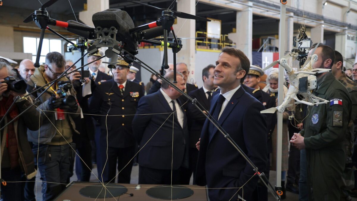 La riconversione bellica di Parigi: Renault produrrà droni per l’Ucraina