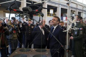 La riconversione bellica di Parigi: Renault produrrà droni per l’Ucraina