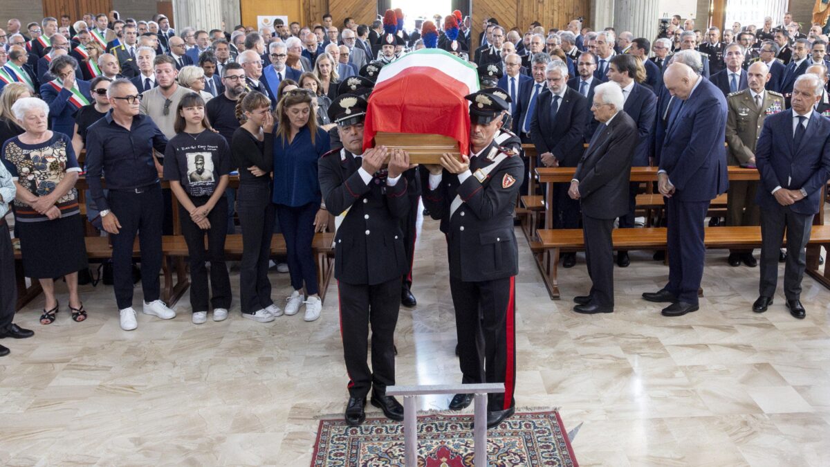 Piangono il carabiniere ma indagano gli agenti che hanno ucciso un ladro