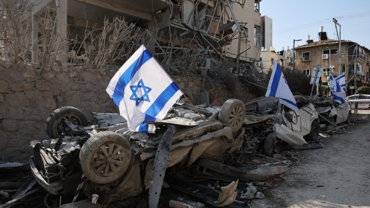 Israele: «Teheran brucerà». Ma i Pasdaran minacciano di colpire le basi occidentali