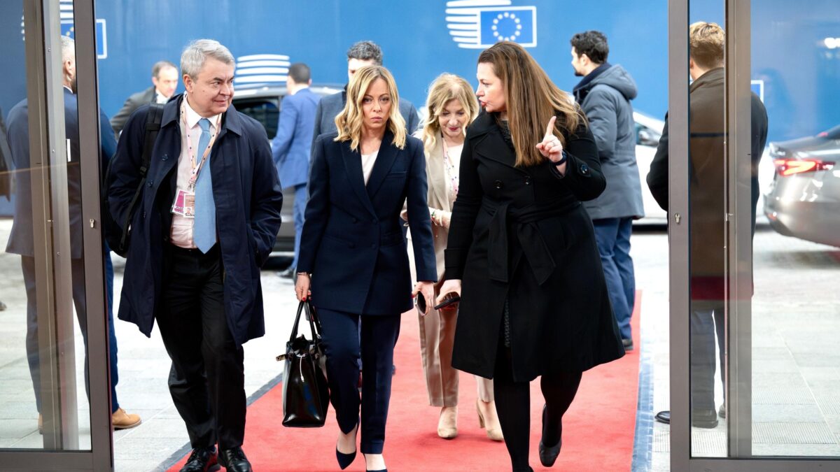 Il tranello Ue per incastrarci con il riarmo