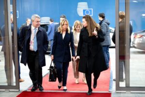Il tranello Ue per incastrarci con il riarmo