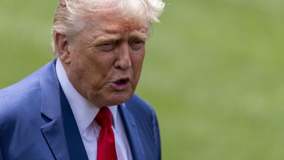 L’unica certezza dei nostri espertoni: comunque vada, The Donald sbaglia