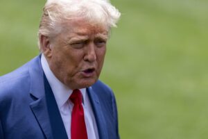 L’unica certezza dei nostri espertoni: comunque vada, The Donald sbaglia