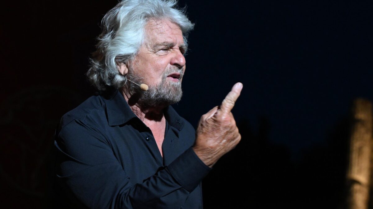 Grillo punta alla riconquista del M5s: «Azione legale per nome e simbolo»