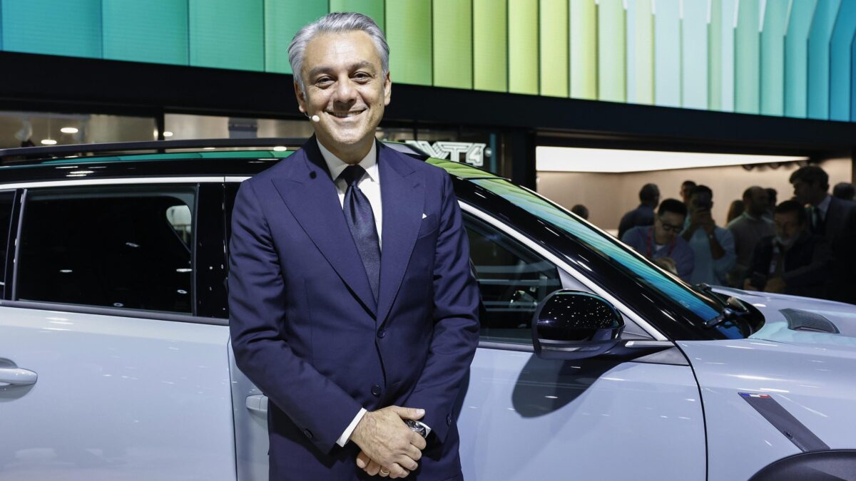 Addio Renault, de Meo si dà al lusso. Vuol dire che l’auto Ue non ha futuro