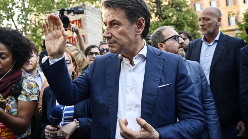 Green pass e vaccini coatti: le giravolte di Conte sul suo appoggio ai diktat
