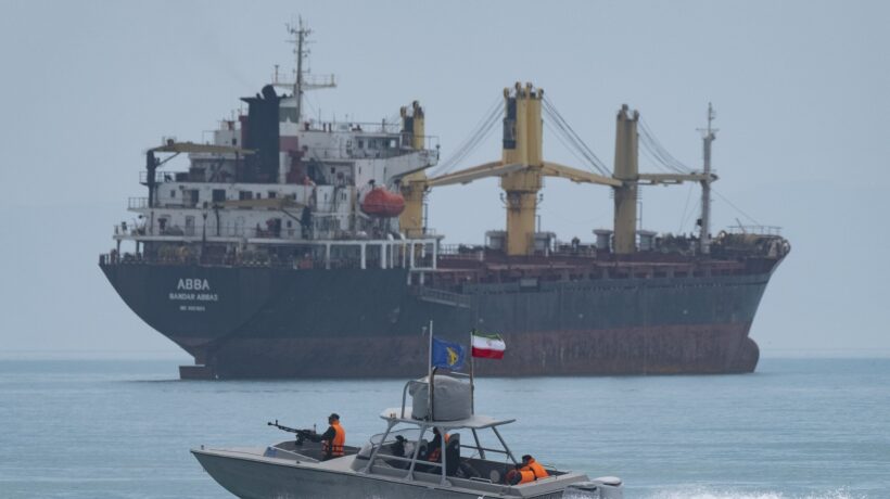 Iran pronto a chiudere lo Stretto di Hormuz