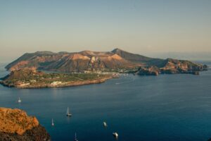Sicilia fuori stagione: alla ricerca del silenzio tra i vulcani minori