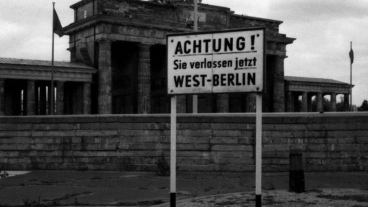 Bimbi «dissidenti» e adozioni forzate. Così la Ddr costruiva i suoi cittadini