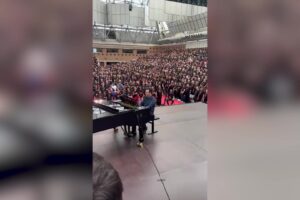 L’esercito disarmato di Riccardo Muti è un immenso coro che canta la pace