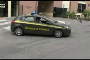 Piacenza, la GdF sequestra 24 tonnellate di sigarette e tabacco contraffatti
