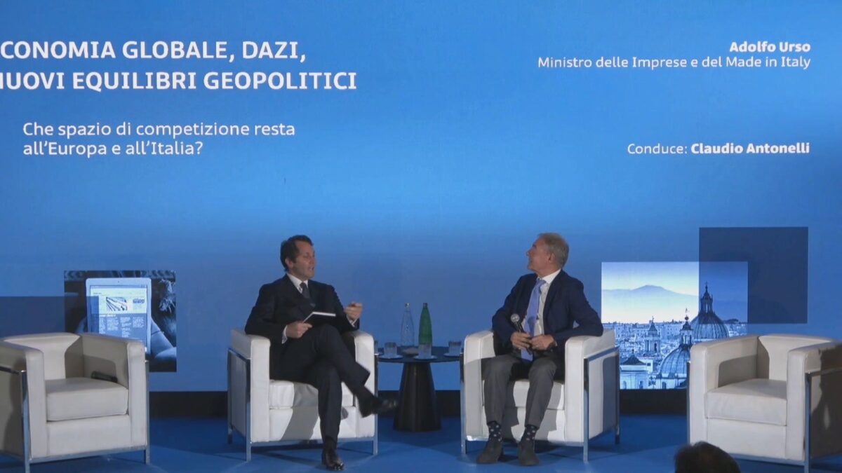 Urso: «Interessati a Ilva non solo gli azeri ma anche americani e indiani»