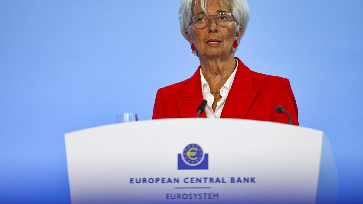 Per imporci più green la Lagarde naviga sugli oceani inquinati