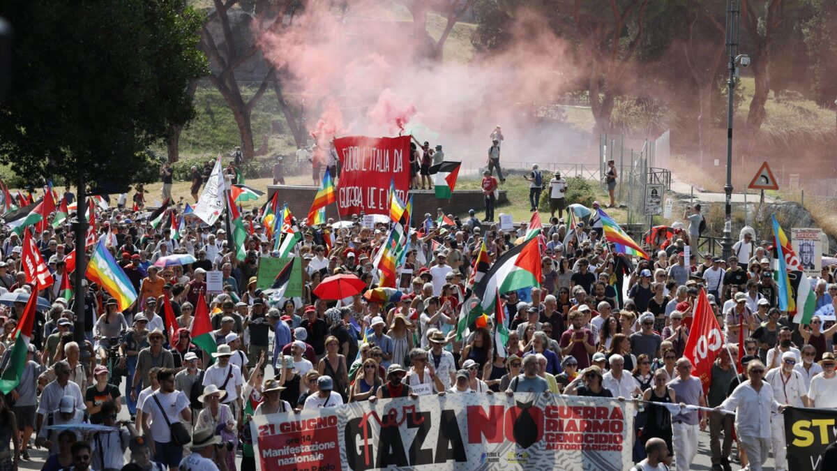 L’opposizione che si sfilaccia in piazza si butta sul boicottaggio anti Israele