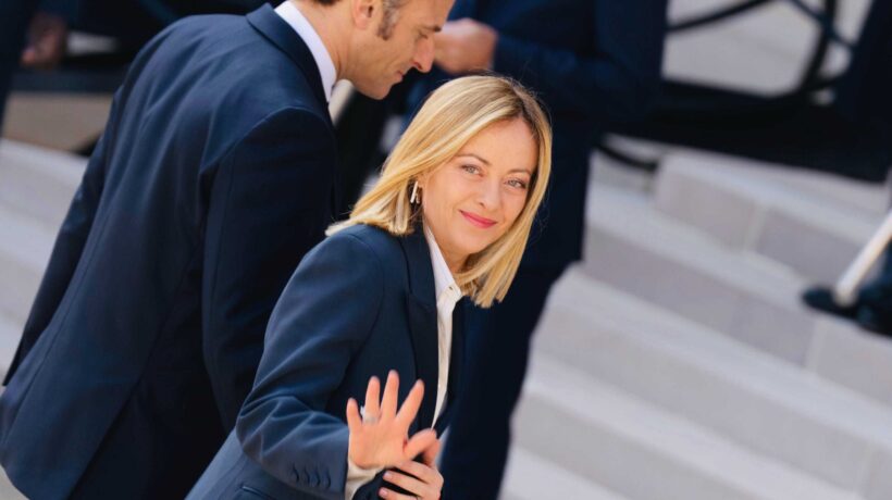 «Almeno l’essenziale». Meloni e Macron cercano una quadra