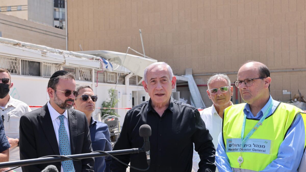 Dopo i razzi sull’ospedale, Bibi ordina nuovi assalti per stanare Khamenei