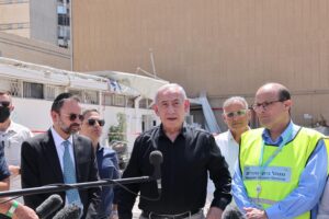 Dopo i razzi sull’ospedale, Bibi ordina nuovi assalti per stanare Khamenei