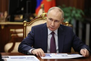 Il coro dei commentatori moralisti mostra il cortocircuito su Putin