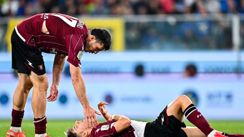 Mezza Salernitana in ospedale: la B è un caos