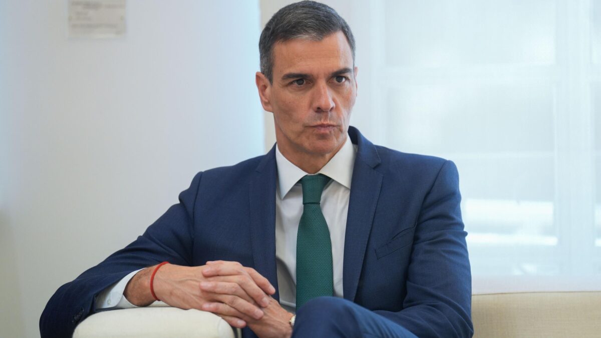 Affossato dagli scandali di corruzione, Sánchez reagisce alzando la cresta