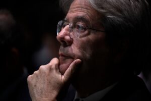 La Germania sposa il lodo Gentiloni e vuole triangolare le armi a Kiev
