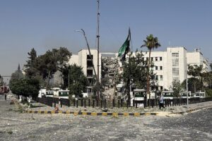 Israele bombarda Damasco dopo gli scontri a Suwayda: «Difendiamo i drusi»