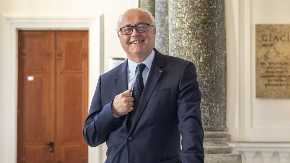 Il mercato dell’auto manda in rosso Stm. Titolo giù del 16%