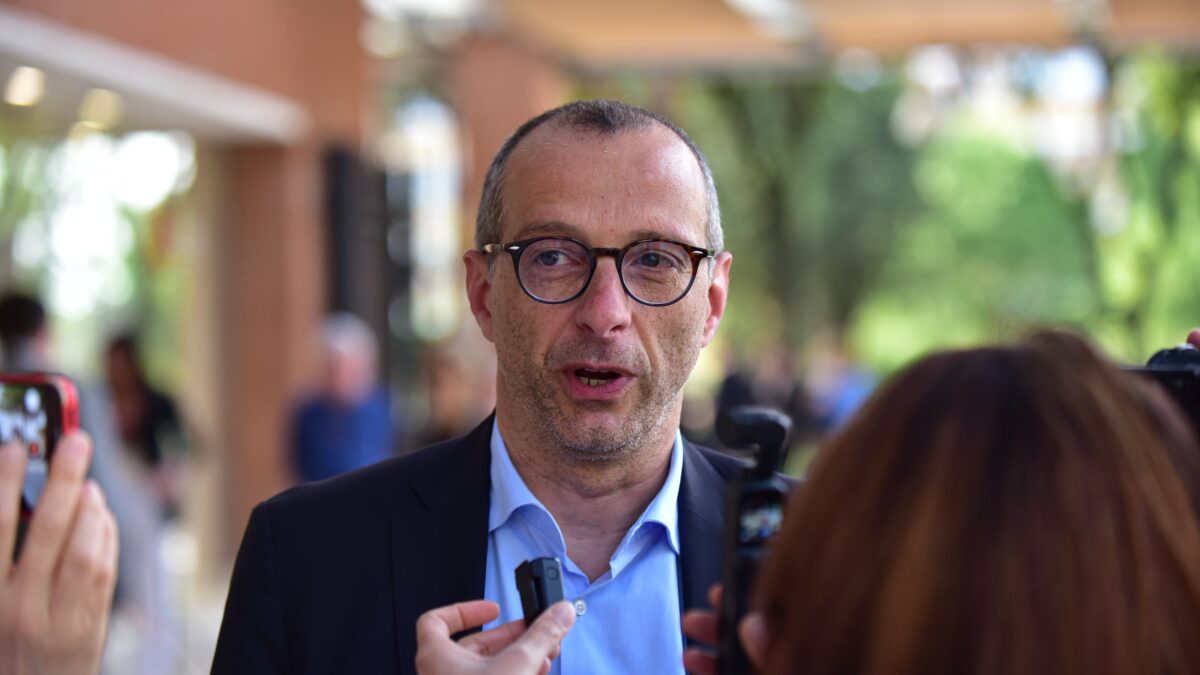 Ricci tira dritto: «Vinceremo». Il M5s sta alla finestra ma non si fida